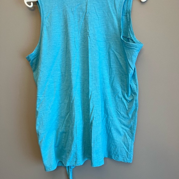 Aqua Tank with crochet detail - Picture 2 of 2